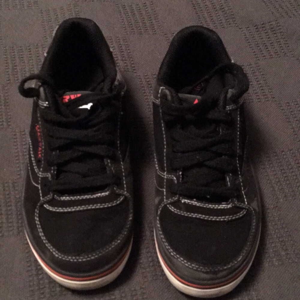 Boys Airwalk tennis shoes